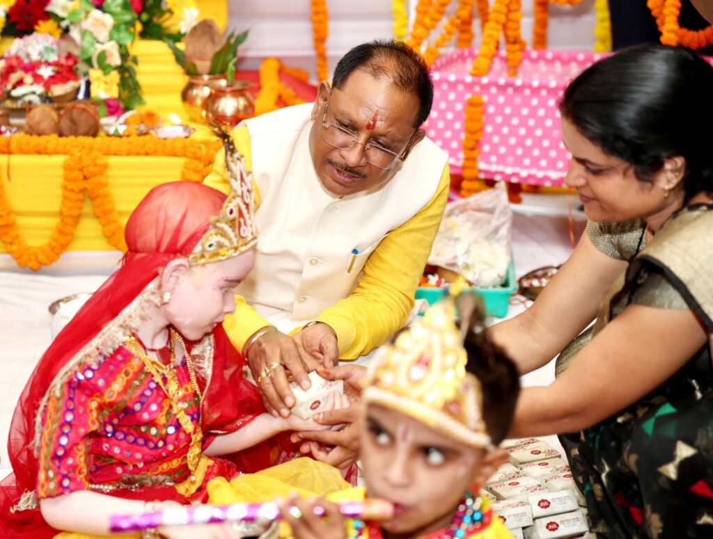 ‘विष्णु’ के घर कृष्ण जन्माष्टमी की धूम, मुख्यमंत्री ने दिव्यांग बच्चों संग मनाया त्यौहार .. Kshiti Technologies ‘विष्णु’ के घर कृष्ण जन्माष्टमी की धूम, मुख्यमंत्री ने दिव्यांग बच्चों संग मनाया त्यौहार .. Kshiti Technologies