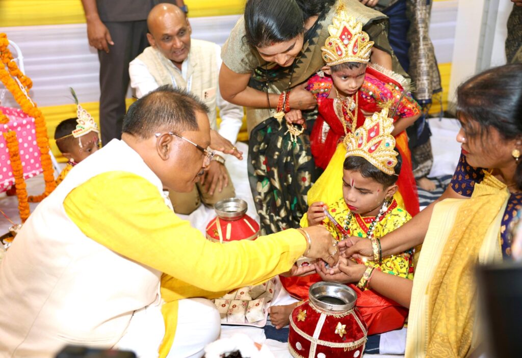 ‘विष्णु’ के घर कृष्ण जन्माष्टमी की धूम, मुख्यमंत्री ने दिव्यांग बच्चों संग मनाया त्यौहार .. Kshiti Technologies ‘विष्णु’ के घर कृष्ण जन्माष्टमी की धूम, मुख्यमंत्री ने दिव्यांग बच्चों संग मनाया त्यौहार .. Kshiti Technologies
