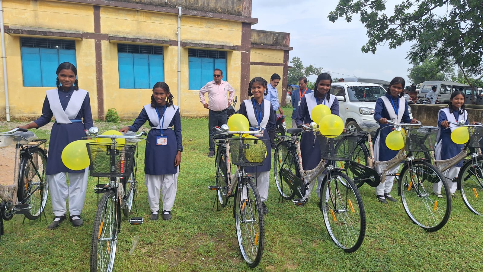 सरस्वती साइकिल योजना छात्राओं के लिए बनी वरदान .. Kshiti Technologies सरस्वती साइकिल योजना छात्राओं के लिए बनी वरदान .. Kshiti Technologies