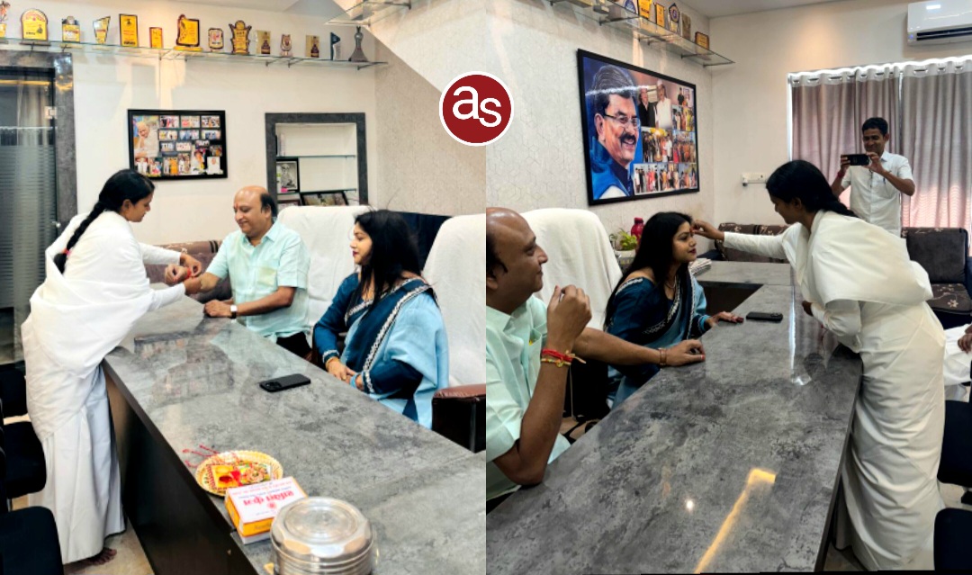 ब्रह्माकुमारी दीदी ने पूर्व नगर पालिका अध्यक्ष एवं उपाध्यक्ष नरेश-रीना गेवाडीन को रक्षा बंधन के पावन अवसर पर रक्षा सूत्र बांधकर दी मंगल कामनाएं .. Kshiti Technologies ब्रह्माकुमारी दीदी ने पूर्व नगर पालिका अध्यक्ष एवं उपाध्यक्ष नरेश-रीना गेवाडीन को रक्षा बंधन के पावन अवसर पर रक्षा सूत्र बांधकर दी मंगल कामनाएं .. Kshiti Technologies