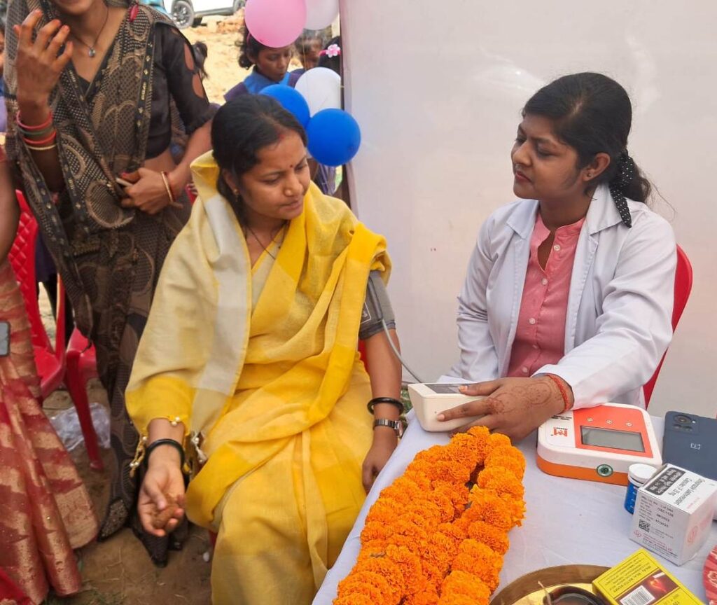 मंत्री लक्ष्मी राजवाड़े ने आंगनबाड़ी केंद्र में वजन त्यौहार का किया शुभारंभ .. Kshiti Technologies मंत्री लक्ष्मी राजवाड़े ने आंगनबाड़ी केंद्र में वजन त्यौहार का किया शुभारंभ .. Kshiti Technologies