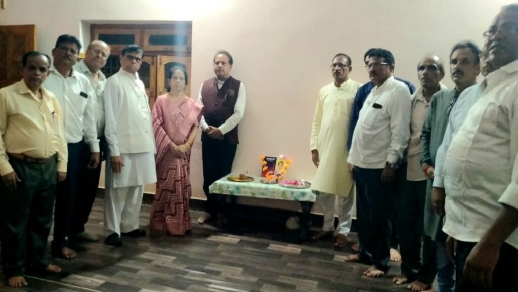 सेवानिवृत्त प्राध्यापक श्यामा प्रसाद चरण चौबे को मंच ने दी श्रद्धांजलि .. Kshiti Technologies सेवानिवृत्त प्राध्यापक श्यामा प्रसाद चरण चौबे को मंच ने दी श्रद्धांजलि .. Kshiti Technologies