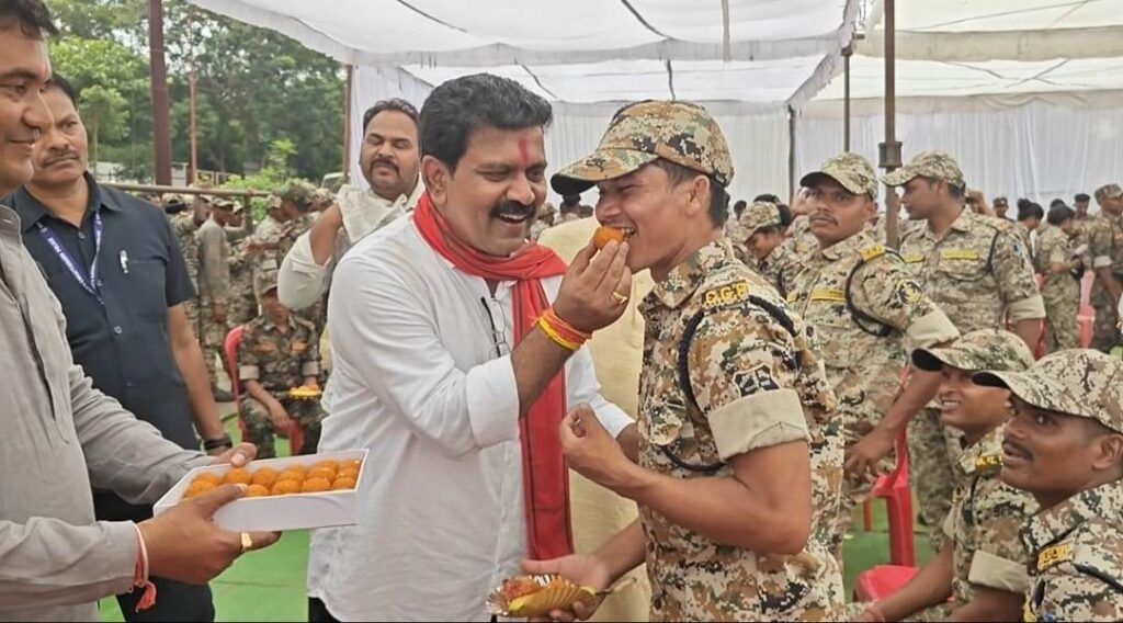 मुख्यमंत्री साय ने जवानो की हौसला अफजाई करने के लिए भेजा मंत्रीगणों को .. Kshiti Technologies मुख्यमंत्री साय ने जवानो की हौसला अफजाई करने के लिए भेजा मंत्रीगणों को .. Kshiti Technologies