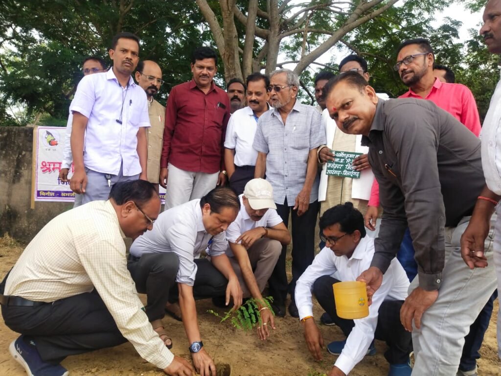 कलेक्टर धर्मेश साहू ने पत्रकार संघ के वृक्षारोपण कार्यक्रम में किया पौधारोपण .. Kshiti Technologies कलेक्टर धर्मेश साहू ने पत्रकार संघ के वृक्षारोपण कार्यक्रम में किया पौधारोपण .. Kshiti Technologies