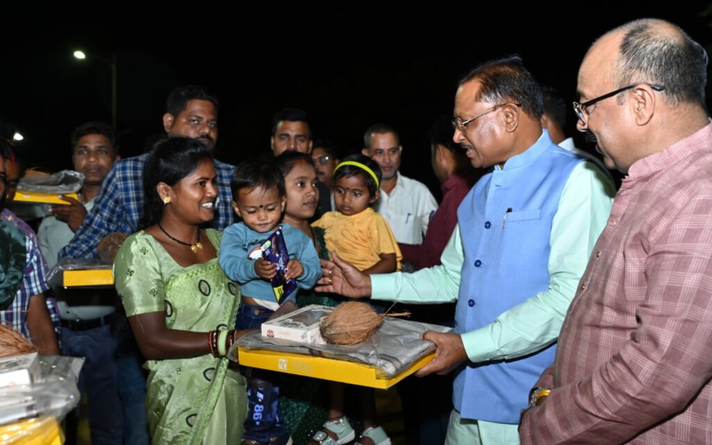 राज्य स्थापना दिवस पर 11 हजार दीपों से रौशन हुआ एकात्म पथ .. Kshiti Technologies राज्य स्थापना दिवस पर 11 हजार दीपों से रौशन हुआ एकात्म पथ .. Kshiti Technologies