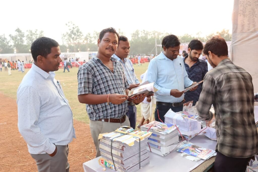 राज्योत्सव में जनसंपर्क विभाग द्वारा आमजन को शासन की योजनाओं से संबंधित विभिन्न पुस्तकों का किया गया निःशुल्क वितरण .. Kshiti Technologies राज्योत्सव में जनसंपर्क विभाग द्वारा आमजन को शासन की योजनाओं से संबंधित विभिन्न पुस्तकों का किया गया निःशुल्क वितरण .. Kshiti Technologies