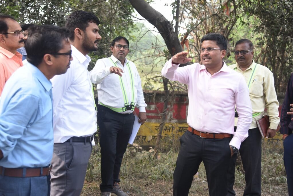 शासकीय योजनाओं का मैदानी हालात जानने दौरे पर निकले कलेक्टर .. Kshiti Technologies शासकीय योजनाओं का मैदानी हालात जानने दौरे पर निकले कलेक्टर .. Kshiti Technologies