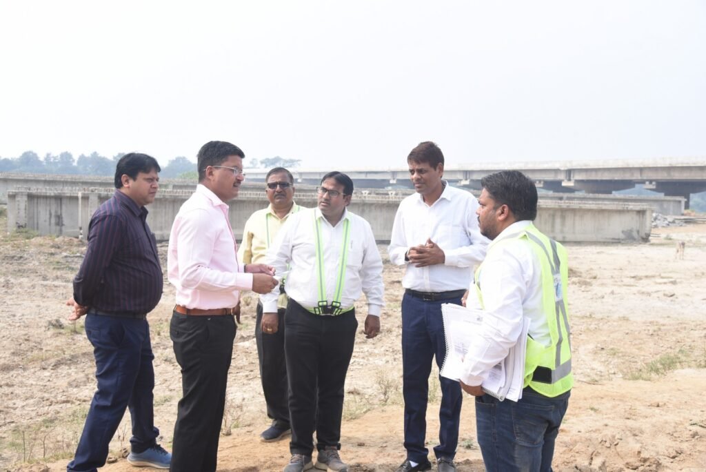 शासकीय योजनाओं का मैदानी हालात जानने दौरे पर निकले कलेक्टर .. Kshiti Technologies शासकीय योजनाओं का मैदानी हालात जानने दौरे पर निकले कलेक्टर .. Kshiti Technologies