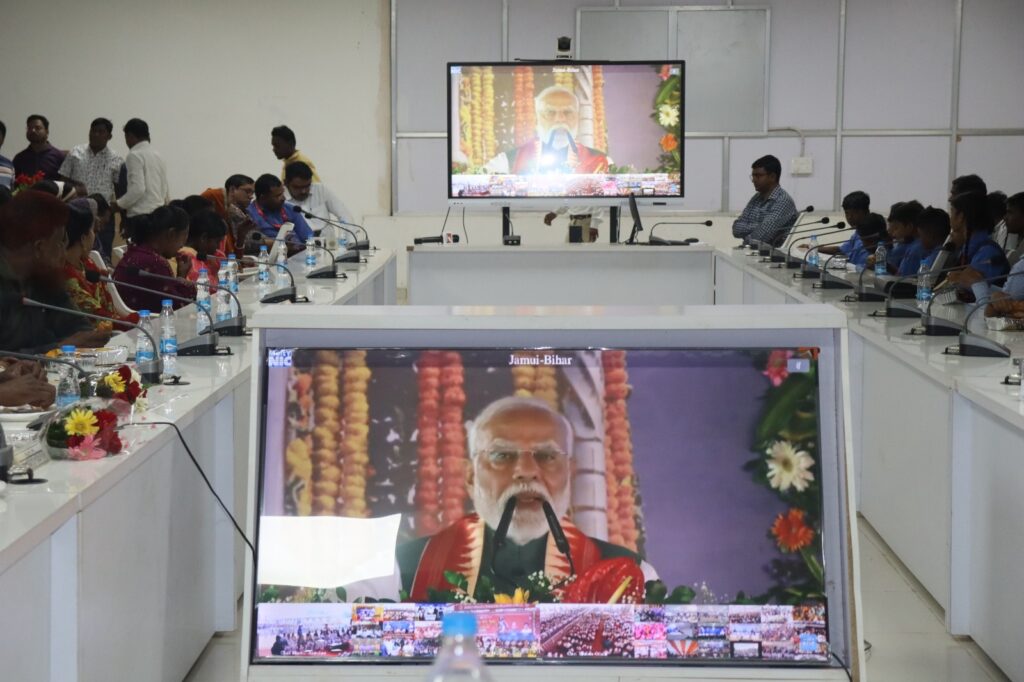जनजातीय गौरव दिवस पर प्रधानमंत्री नरेंद्र मोदी ने बिहार के जमुई से जुड़कर विभिन्न विकास कार्यों का किया लोकार्पण और शिलान्यास .. Kshiti Technologies जनजातीय गौरव दिवस पर प्रधानमंत्री नरेंद्र मोदी ने बिहार के जमुई से जुड़कर विभिन्न विकास कार्यों का किया लोकार्पण और शिलान्यास .. Kshiti Technologies