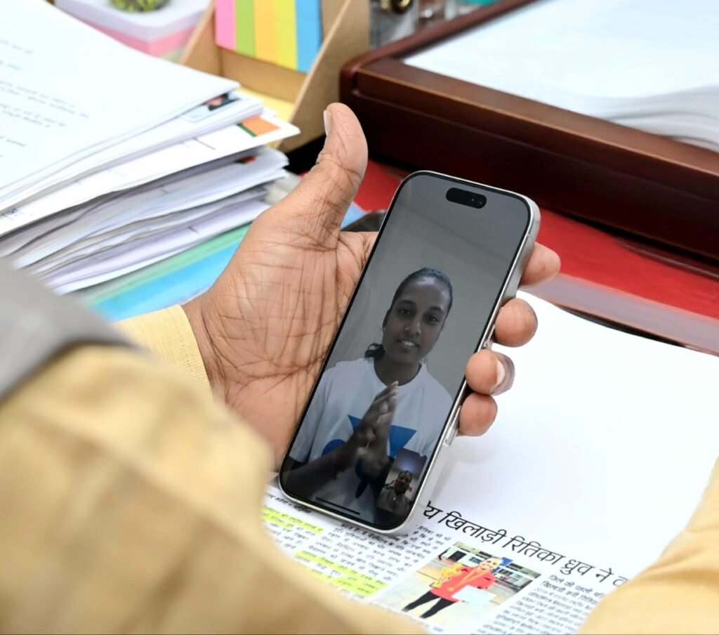 संघर्षों में पली बिटिया ने थामा बैडमिंटन का रैकेट तो मुख्यमंत्री ने दी शाबाशी, कहा- खूब आगे बढ़िये, हम आपके साथ हैं .. Kshiti Technologies संघर्षों में पली बिटिया ने थामा बैडमिंटन का रैकेट तो मुख्यमंत्री ने दी शाबाशी, कहा- खूब आगे बढ़िये, हम आपके साथ हैं .. Kshiti Technologies
