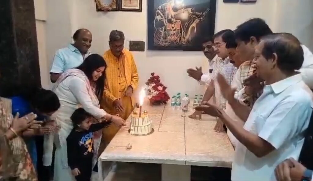 नगर पालिका पूर्व उपाध्यक्ष श्रीमती रीना गेवाडीन का जन्मदिन धूमधाम से मनाया गया .. Kshiti Technologies नगर पालिका पूर्व उपाध्यक्ष श्रीमती रीना गेवाडीन का जन्मदिन धूमधाम से मनाया गया .. Kshiti Technologies
