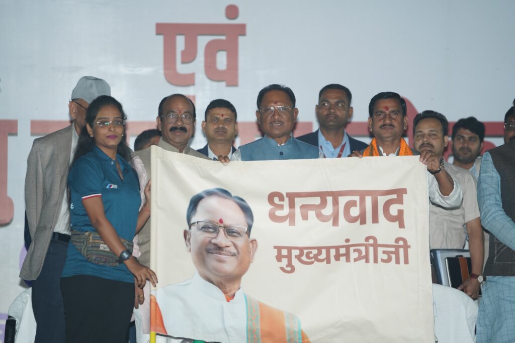 मुख्यमंत्री साय ने पर्वतारोही निशा यादव को 3.45 लाख रुपए का चेक प्रदान किया .. Kshiti Technologies मुख्यमंत्री साय ने पर्वतारोही निशा यादव को 3.45 लाख रुपए का चेक प्रदान किया .. Kshiti Technologies