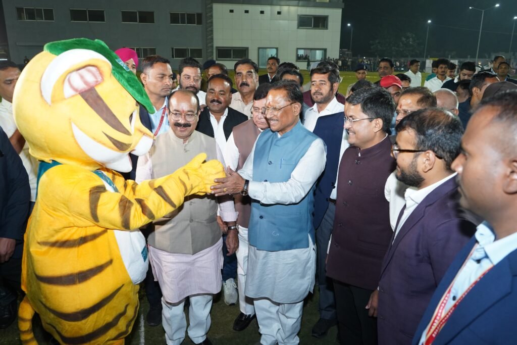 मुख्यमंत्री ने थामा बल्ला, लगाए शॉट्स, बिलियर्ड्स स्नूकर में हाथ आजमाए .. Kshiti Technologies मुख्यमंत्री ने थामा बल्ला, लगाए शॉट्स, बिलियर्ड्स स्नूकर में हाथ आजमाए .. Kshiti Technologies