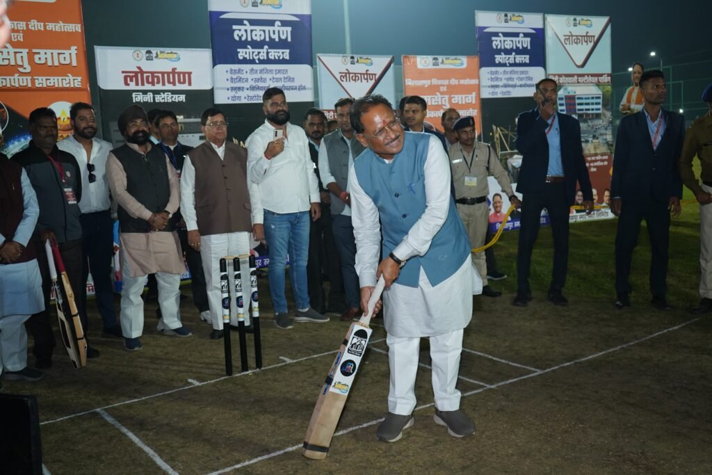 मुख्यमंत्री ने थामा बल्ला, लगाए शॉट्स, बिलियर्ड्स स्नूकर में हाथ आजमाए .. Kshiti Technologies मुख्यमंत्री ने थामा बल्ला, लगाए शॉट्स, बिलियर्ड्स स्नूकर में हाथ आजमाए .. Kshiti Technologies