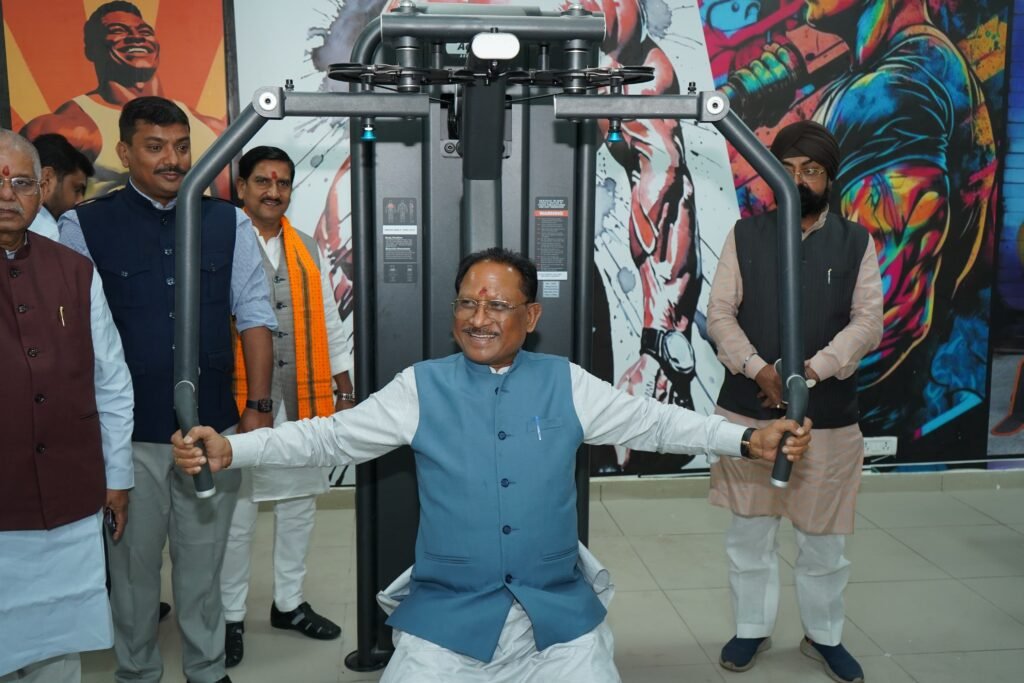 मुख्यमंत्री ने थामा बल्ला, लगाए शॉट्स, बिलियर्ड्स स्नूकर में हाथ आजमाए .. Kshiti Technologies मुख्यमंत्री ने थामा बल्ला, लगाए शॉट्स, बिलियर्ड्स स्नूकर में हाथ आजमाए .. Kshiti Technologies