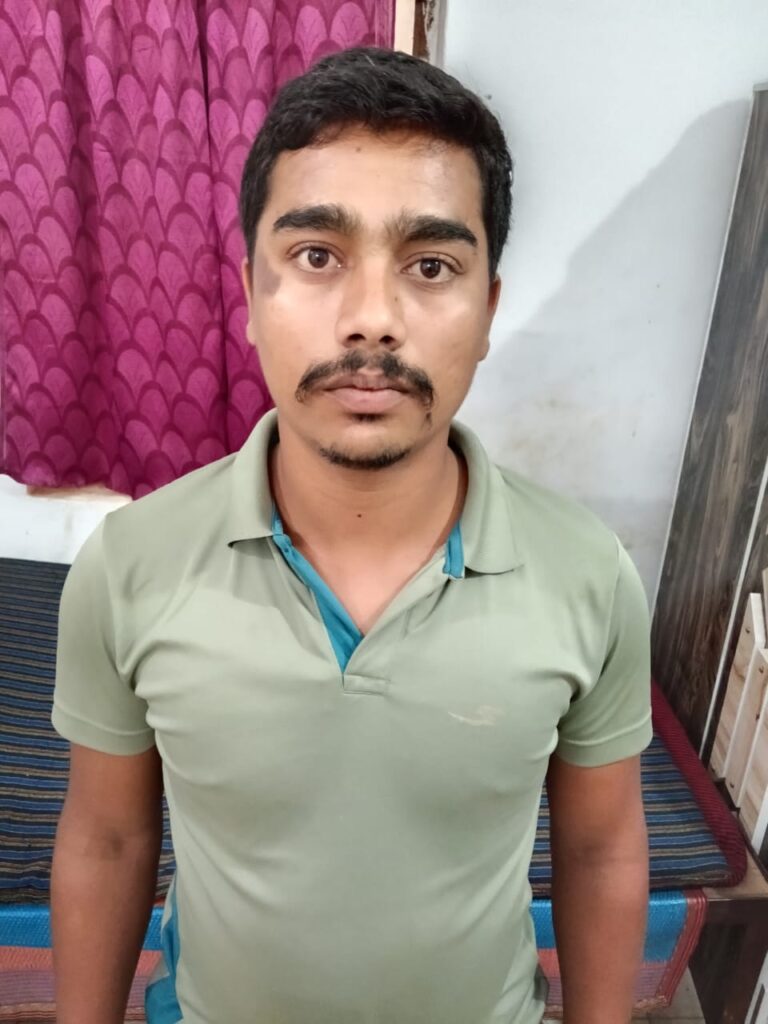 पुलिस ने अवैध महुआ शराब के साथ आरोपी को किया गिरफ्तार .. Kshiti Technologies पुलिस ने अवैध महुआ शराब के साथ आरोपी को किया गिरफ्तार .. Kshiti Technologies