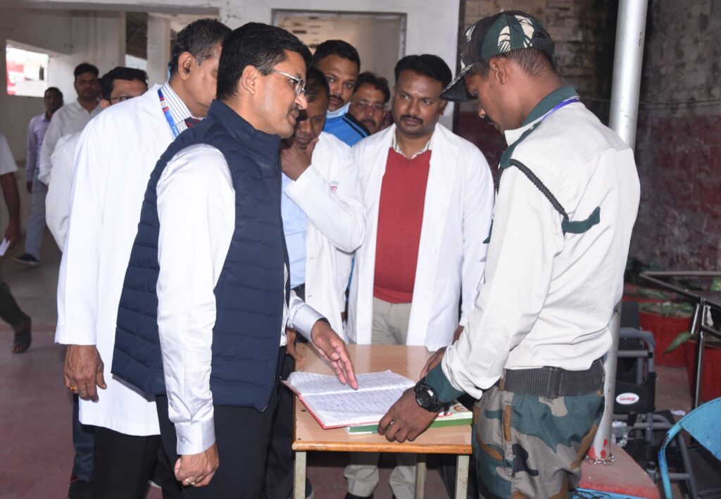 कलेक्टर ने सिम्स अस्पताल का किया निरीक्षण .. Kshiti Technologies कलेक्टर ने सिम्स अस्पताल का किया निरीक्षण .. Kshiti Technologies