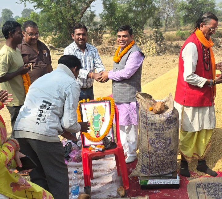 छत्तीसगढ़ महतारी की पूजा के साथ धान खरीदी केंद्र का हुआ शुभारंभ .. Kshiti Technologies छत्तीसगढ़ महतारी की पूजा के साथ धान खरीदी केंद्र का हुआ शुभारंभ .. Kshiti Technologies