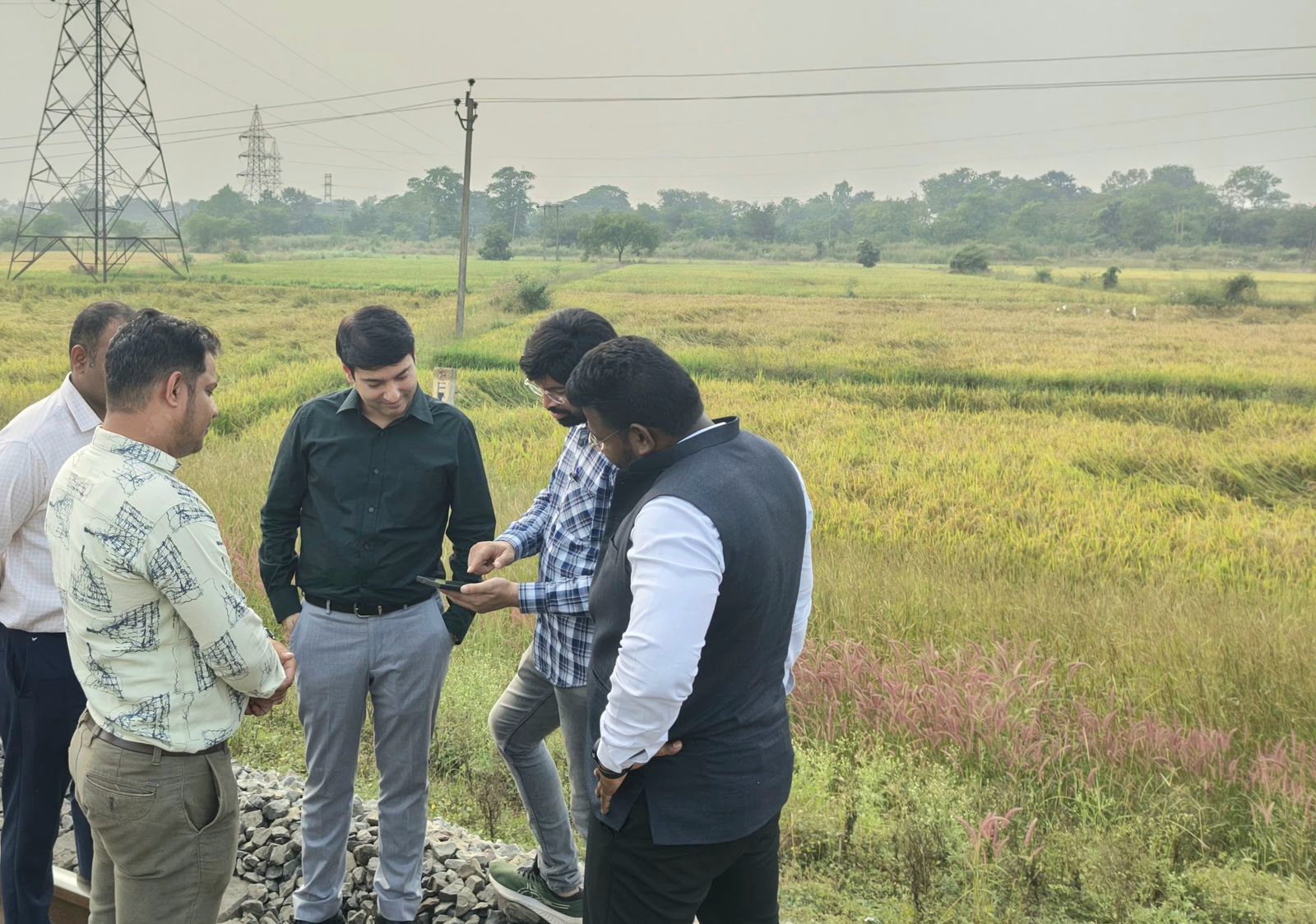 कलेक्टर आकाश छिकारा ने किया गिरदावरी सत्यापन .. Kshiti Technologies कलेक्टर आकाश छिकारा ने किया गिरदावरी सत्यापन .. Kshiti Technologies