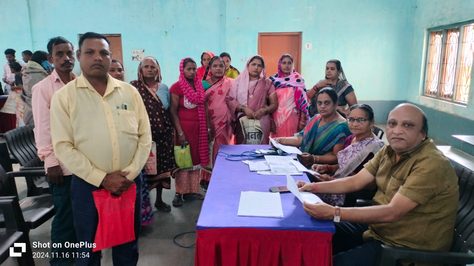 सामुदायिक भवन में प्रधानमंत्री आवास योजना के तहत पात्र हितग्राहियों के जमा किए आवेदन - नरेश गेवाडीन .. Kshiti Technologies सामुदायिक भवन में प्रधानमंत्री आवास योजना के तहत पात्र हितग्राहियों के जमा किए आवेदन - नरेश गेवाडीन .. Kshiti Technologies