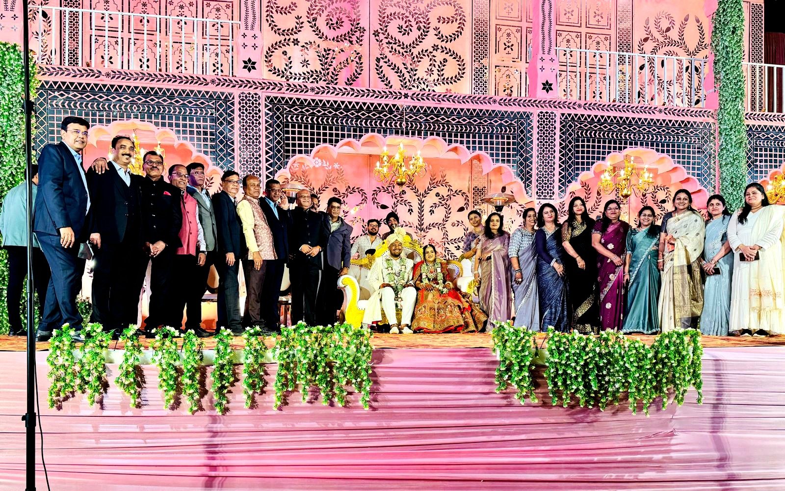 समाजसेवी नरेश गेवाडीन एवं रीना गेवाडीन अपने मित्रों के साथ विवाह समारोह में हुए सामिल .. Kshiti Technologies समाजसेवी नरेश गेवाडीन एवं रीना गेवाडीन अपने मित्रों के साथ विवाह समारोह में हुए सामिल .. Kshiti Technologies