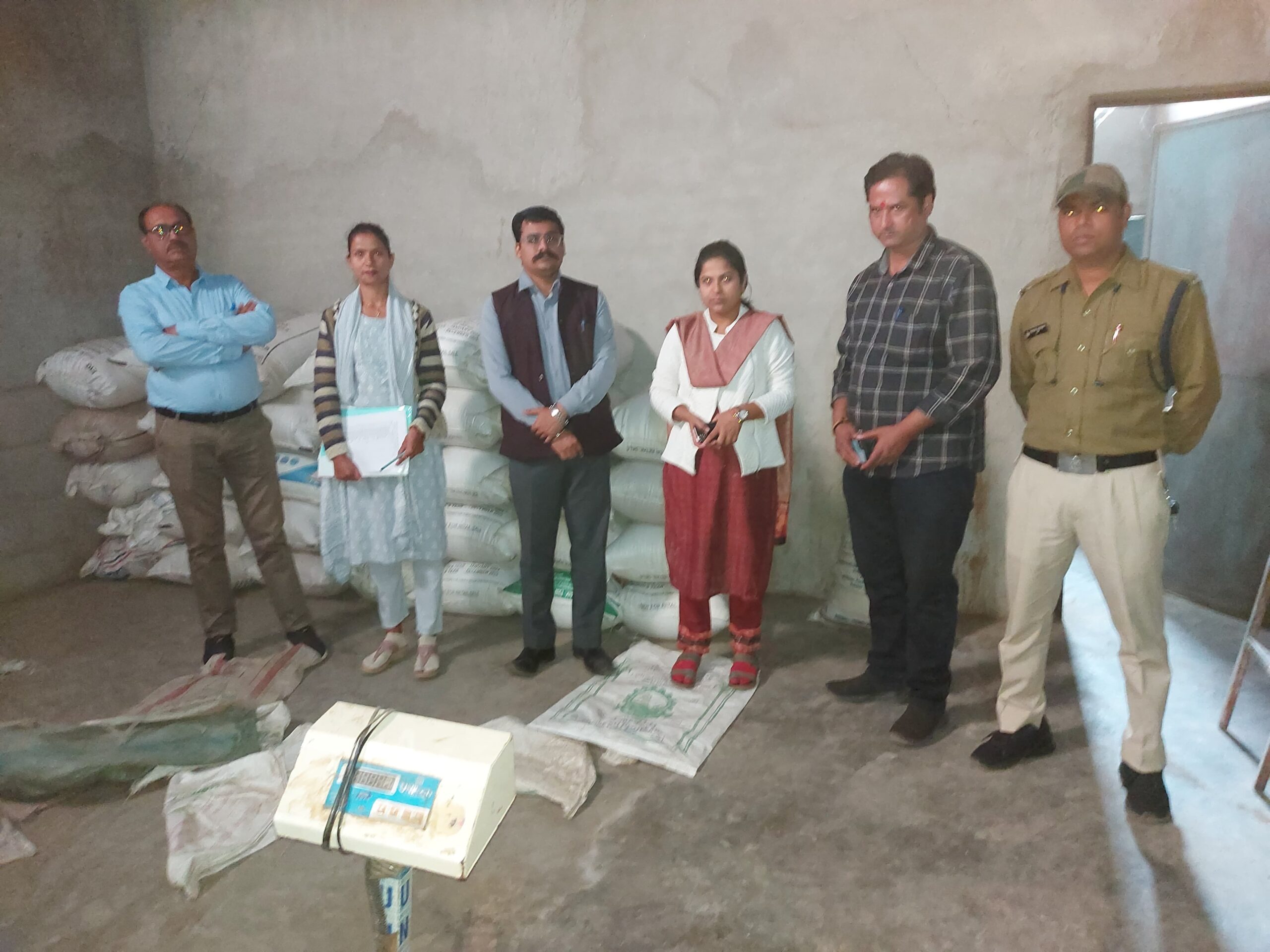 धान के अवैध परिवहन एवं भंडारण करने वाले के विरुद्ध छापामार कार्यवाही .. Kshiti Technologies धान के अवैध परिवहन एवं भंडारण करने वाले के विरुद्ध छापामार कार्यवाही .. Kshiti Technologies