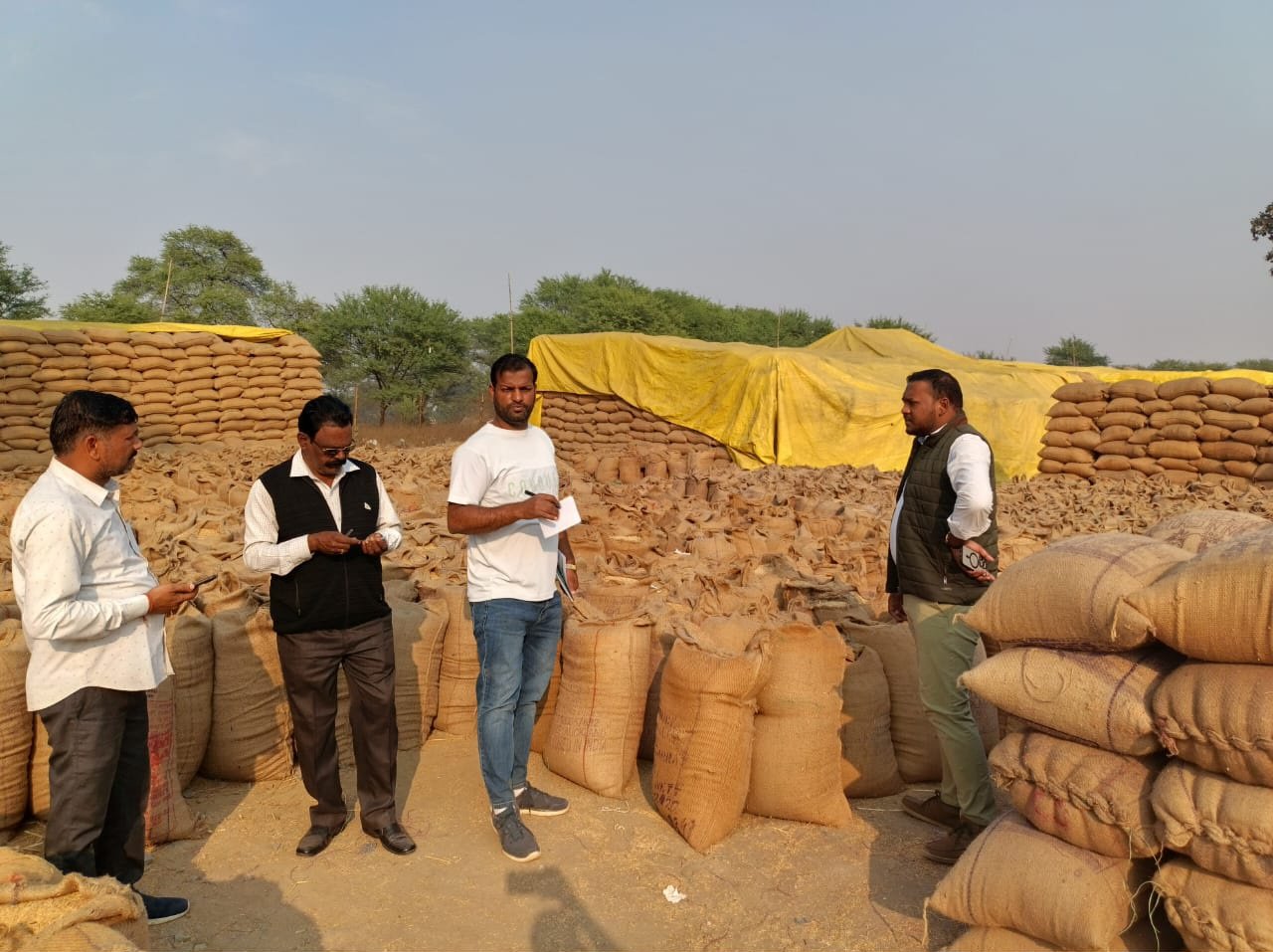 भौतिक सत्यापन में 5 धान खरीदी केन्द्रों में 52.84 लाख की गड़बड़ी, 1704 क्विंटल मिला धान अधिक, धान जब्त, प्रकरण दर्ज .. Kshiti Technologies भौतिक सत्यापन में 5 धान खरीदी केन्द्रों में 52.84 लाख की गड़बड़ी, 1704 क्विंटल मिला धान अधिक, धान जब्त, प्रकरण दर्ज .. Kshiti Technologies