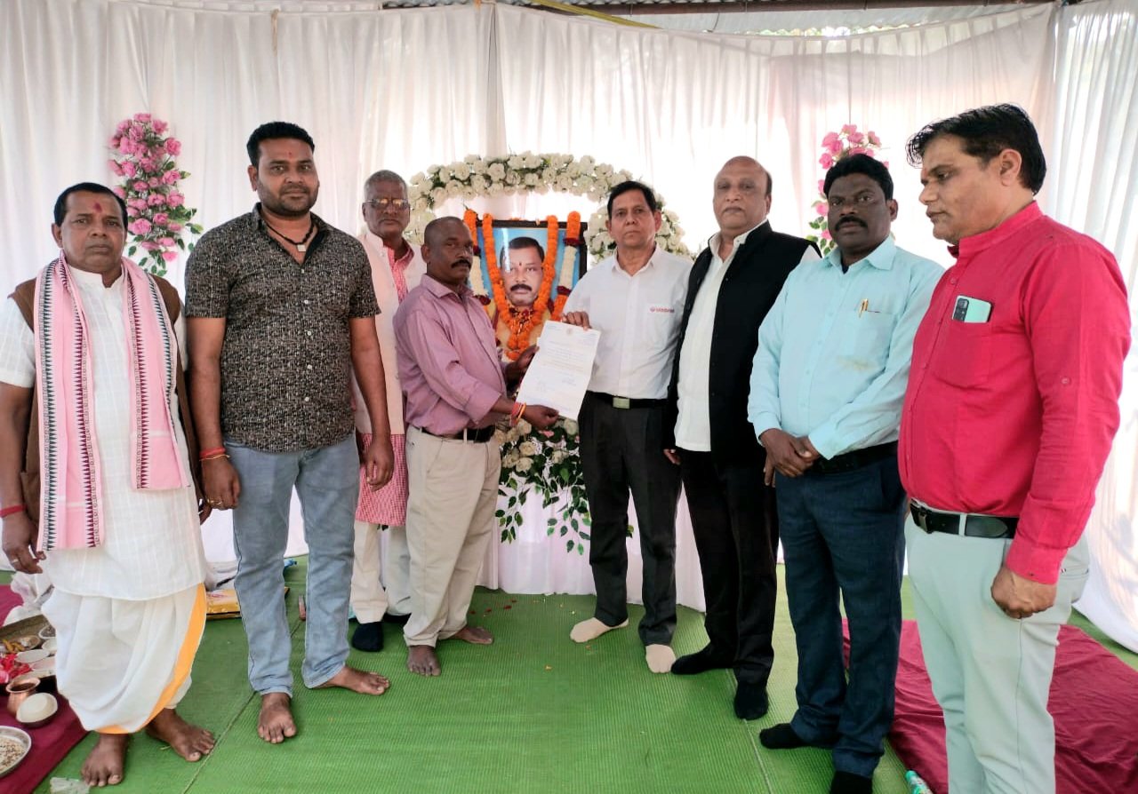 नेता प्रतिपक्ष डॉ. चरणदास महंत ने सुरेश हलवाई के निधन पर जताया शोक .. Kshiti Technologies नेता प्रतिपक्ष डॉ. चरणदास महंत ने सुरेश हलवाई के निधन पर जताया शोक .. Kshiti Technologies