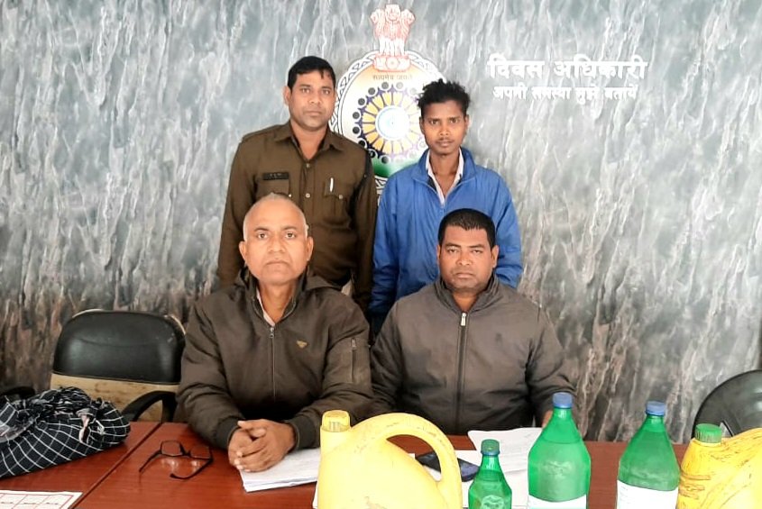अवैध महुआ शराब बिक्री करने वाले एक आरोपी को सक्ती पुलिस ने किया गिरफ्तार .. Kshiti Technologies अवैध महुआ शराब बिक्री करने वाले एक आरोपी को सक्ती पुलिस ने किया गिरफ्तार .. Kshiti Technologies