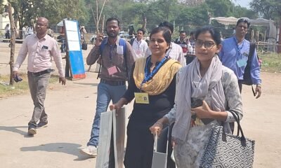 मतदान दल उत्साह के साथ निर्वाचन सामग्री लेकर हुए रवाना .. Kshiti Technologies