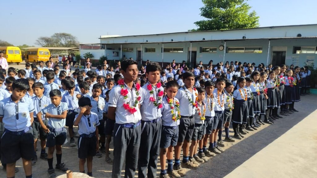 अंतरराष्ट्रीय अवार्ड सहित वन्दे मातरम् आदर्श विद्यालय मालखरौदा के 18 विद्यार्थियों ने गोल्ड मेडल किया हासिल .. Kshiti Technologies अंतरराष्ट्रीय अवार्ड सहित वन्दे मातरम् आदर्श विद्यालय मालखरौदा के 18 विद्यार्थियों ने गोल्ड मेडल किया हासिल .. Kshiti Technologies