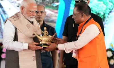 छत्तीसगढ़ की सांस्कृतिक पहचान और महिला सशक्तिकरण का प्रतीक भेंट: मुख्यमंत्री विष्णुदेव साय ने प्रधानमंत्री नरेंद्र मोदी को भेंट किया बिलासा देवी केवट का मोमेंटो .. Kshiti Technologies