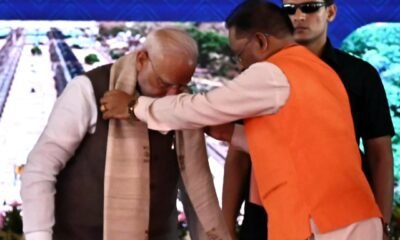 छत्तीसगढ़ की बुनाई, संस्कृति और जीवंत परंपराओं का प्रतीक – प्रधानमंत्री नरेंद्र मोदी को भेंट किया गया कोसा सिल्क से बना हस्तनिर्मित शॉल .. Kshiti Technologies