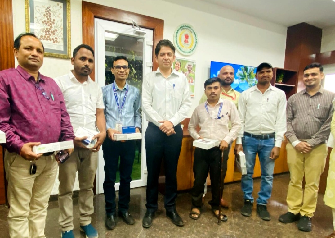 सरकारी स्वास्थ्य संस्थानों में नवजात शिशुओं का आधार कार्ड निर्माण .. Kshiti Technologies सरकारी स्वास्थ्य संस्थानों में नवजात शिशुओं का आधार कार्ड निर्माण .. Kshiti Technologies