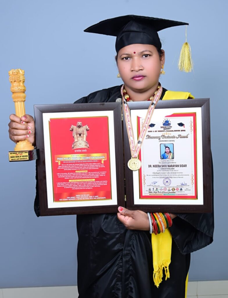 छत्तीसगढ़ के संस्कृति, कल्चर धरोहर, विशेष पहनावा को लेकर डॉक्टर नीरा शिवनारायण सिदार को डॉक्टरेट की मानद उपाधि से सम्मान .. Kshiti Technologies छत्तीसगढ़ के संस्कृति, कल्चर धरोहर, विशेष पहनावा को लेकर डॉक्टर नीरा शिवनारायण सिदार को डॉक्टरेट की मानद उपाधि से सम्मान .. Kshiti Technologies