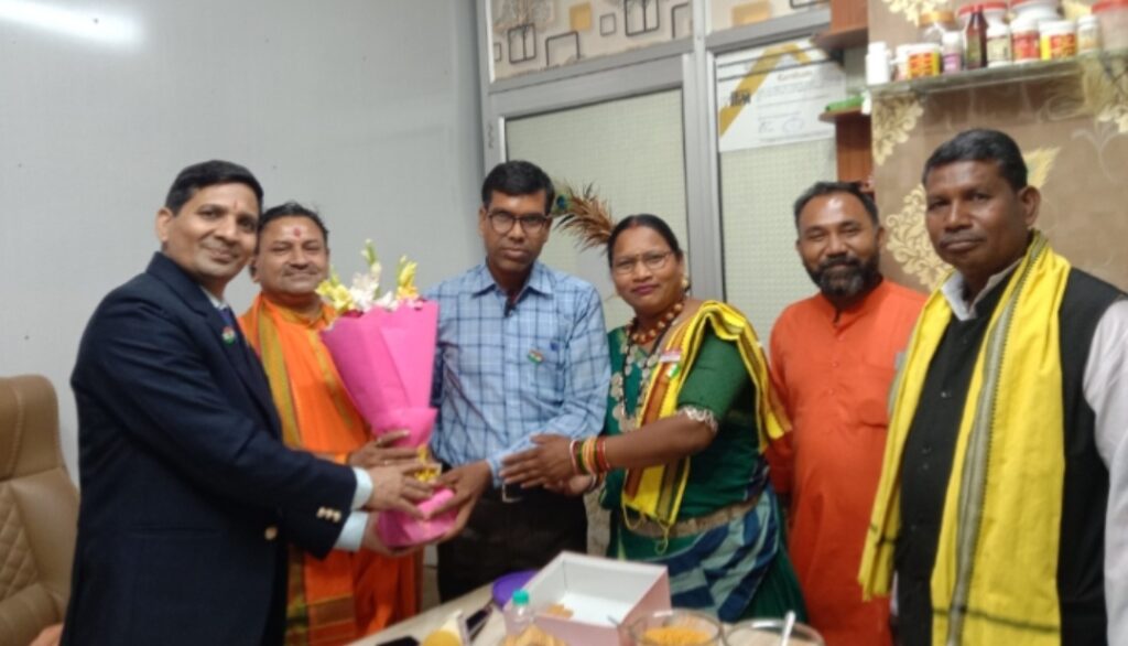 छत्तीसगढ़ के संस्कृति, कल्चर धरोहर, विशेष पहनावा को लेकर डॉक्टर नीरा शिवनारायण सिदार को डॉक्टरेट की मानद उपाधि से सम्मान .. Kshiti Technologies छत्तीसगढ़ के संस्कृति, कल्चर धरोहर, विशेष पहनावा को लेकर डॉक्टर नीरा शिवनारायण सिदार को डॉक्टरेट की मानद उपाधि से सम्मान .. Kshiti Technologies