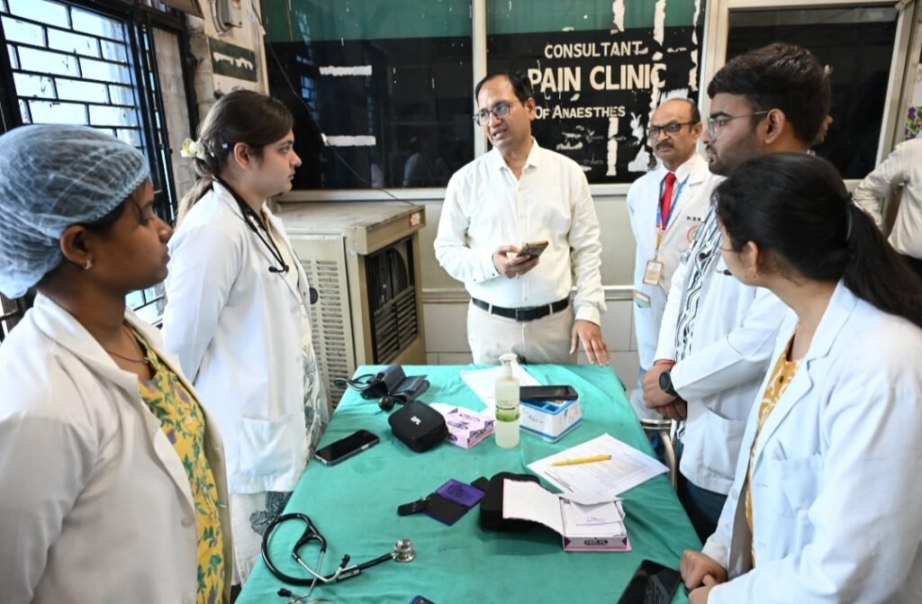 कलेक्टर ने किया सिम्स अस्पताल का निरीक्षण .. Kshiti Technologies कलेक्टर ने किया सिम्स अस्पताल का निरीक्षण .. Kshiti Technologies