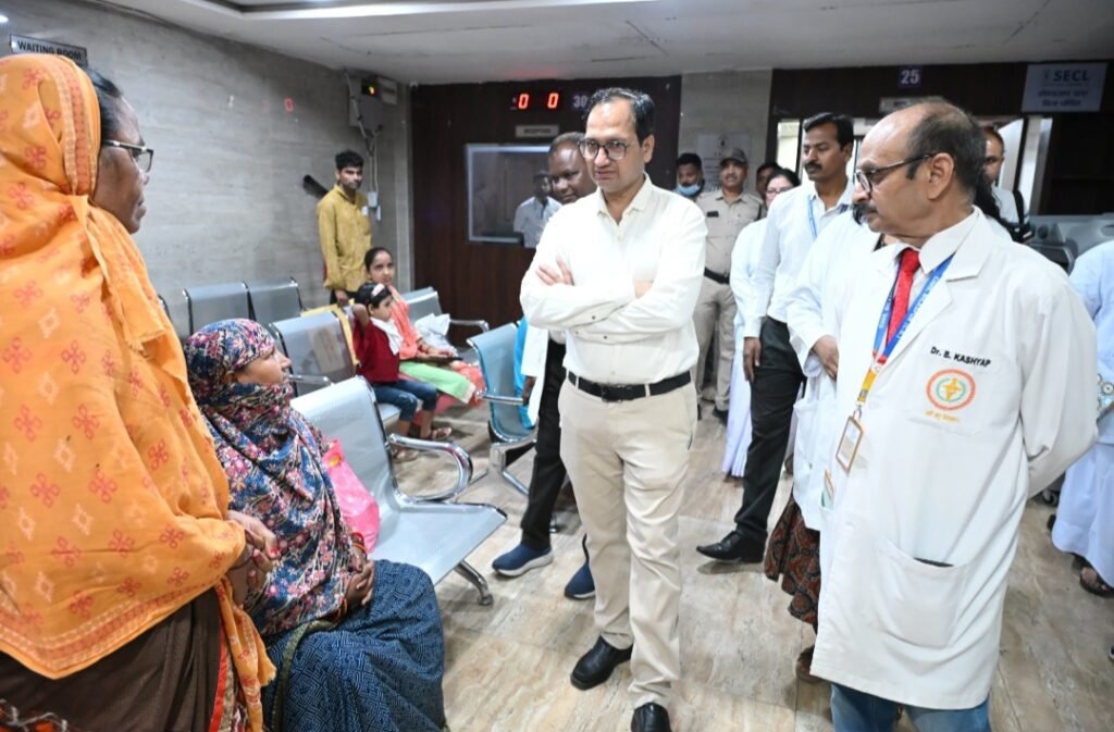कलेक्टर ने किया सिम्स अस्पताल का निरीक्षण .. Kshiti Technologies कलेक्टर ने किया सिम्स अस्पताल का निरीक्षण .. Kshiti Technologies