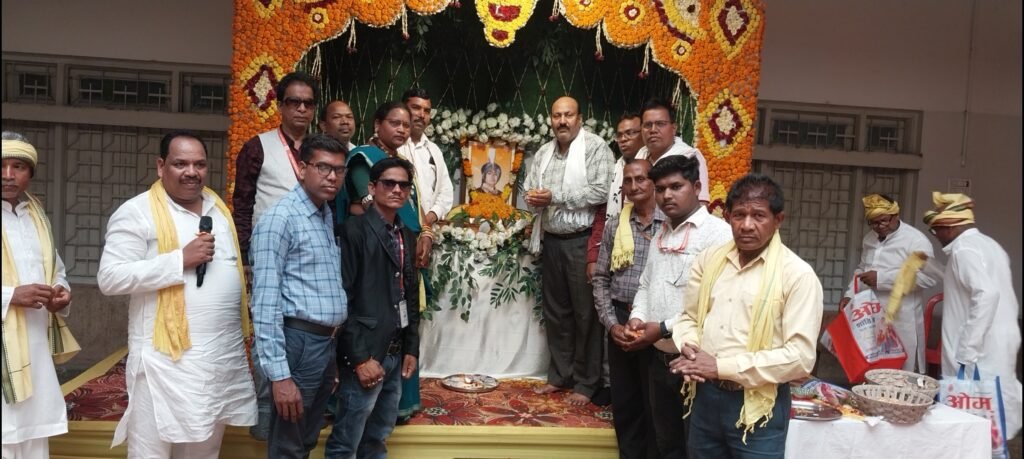 पूर्व कैबिनेट मंत्री राजा सुरेन्द्र बहादुर सिंह को श्रद्धांजलि, सक्ती के हटरी धर्मशाला में हुआ तेरहवीं सभा का आयोजन .. Kshiti Technologies पूर्व कैबिनेट मंत्री राजा सुरेन्द्र बहादुर सिंह को श्रद्धांजलि, सक्ती के हटरी धर्मशाला में हुआ तेरहवीं सभा का आयोजन .. Kshiti Technologies