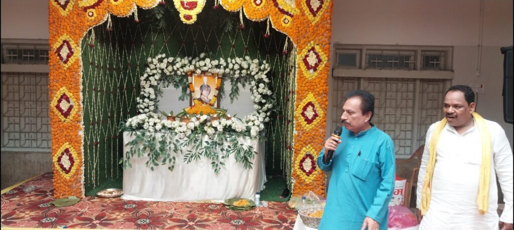पूर्व कैबिनेट मंत्री राजा सुरेन्द्र बहादुर सिंह को श्रद्धांजलि, सक्ती के हटरी धर्मशाला में हुआ तेरहवीं सभा का आयोजन .. Kshiti Technologies पूर्व कैबिनेट मंत्री राजा सुरेन्द्र बहादुर सिंह को श्रद्धांजलि, सक्ती के हटरी धर्मशाला में हुआ तेरहवीं सभा का आयोजन .. Kshiti Technologies