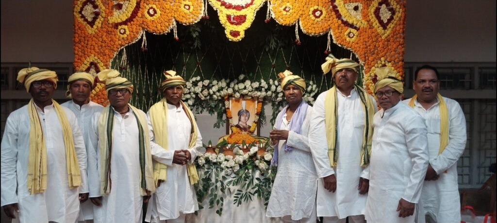 पूर्व कैबिनेट मंत्री राजा सुरेन्द्र बहादुर सिंह को श्रद्धांजलि, सक्ती के हटरी धर्मशाला में हुआ तेरहवीं सभा का आयोजन .. Kshiti Technologies पूर्व कैबिनेट मंत्री राजा सुरेन्द्र बहादुर सिंह को श्रद्धांजलि, सक्ती के हटरी धर्मशाला में हुआ तेरहवीं सभा का आयोजन .. Kshiti Technologies