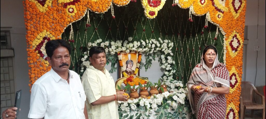 पूर्व कैबिनेट मंत्री राजा सुरेन्द्र बहादुर सिंह को श्रद्धांजलि, सक्ती के हटरी धर्मशाला में हुआ तेरहवीं सभा का आयोजन .. Kshiti Technologies पूर्व कैबिनेट मंत्री राजा सुरेन्द्र बहादुर सिंह को श्रद्धांजलि, सक्ती के हटरी धर्मशाला में हुआ तेरहवीं सभा का आयोजन .. Kshiti Technologies