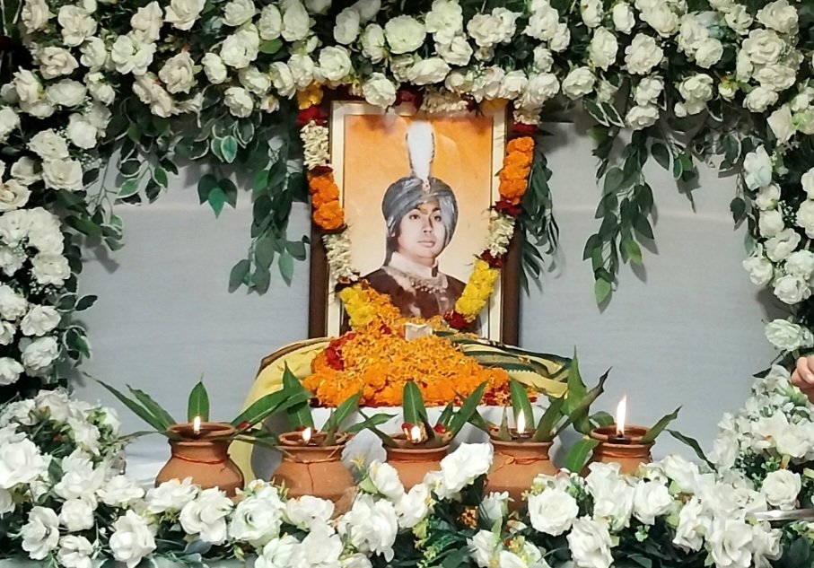 पूर्व कैबिनेट मंत्री राजा सुरेन्द्र बहादुर सिंह को श्रद्धांजलि, सक्ती के हटरी धर्मशाला में हुआ तेरहवीं सभा का आयोजन .. Kshiti Technologies पूर्व कैबिनेट मंत्री राजा सुरेन्द्र बहादुर सिंह को श्रद्धांजलि, सक्ती के हटरी धर्मशाला में हुआ तेरहवीं सभा का आयोजन .. Kshiti Technologies