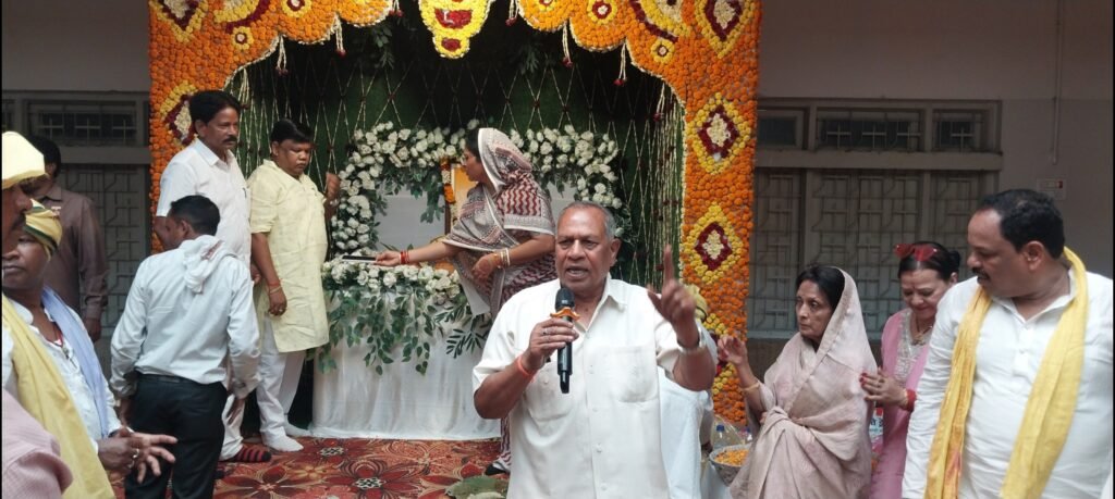 पूर्व कैबिनेट मंत्री राजा सुरेन्द्र बहादुर सिंह को श्रद्धांजलि, सक्ती के हटरी धर्मशाला में हुआ तेरहवीं सभा का आयोजन .. Kshiti Technologies पूर्व कैबिनेट मंत्री राजा सुरेन्द्र बहादुर सिंह को श्रद्धांजलि, सक्ती के हटरी धर्मशाला में हुआ तेरहवीं सभा का आयोजन .. Kshiti Technologies