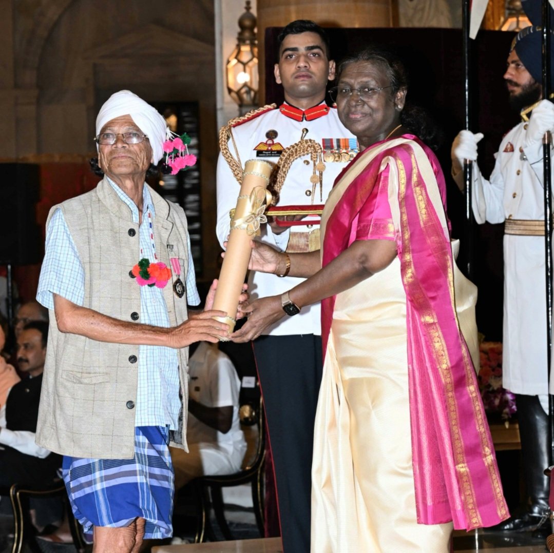 गढ़बेंगाल के पंडीराम मंडावी को पद्मश्री सम्मान, मुख्यमंत्री विष्णुदेव साय ने दी शुभकामनाएं .. Kshiti Technologies गढ़बेंगाल के पंडीराम मंडावी को पद्मश्री सम्मान, मुख्यमंत्री विष्णुदेव साय ने दी शुभकामनाएं .. Kshiti Technologies