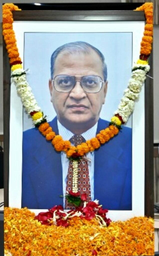 छत्तीसगढ़ के प्रथम मुख्य सचिव श्री अरूण कुमार को मंत्रालय में दी गई श्रद्धांजलि .. Kshiti Technologies