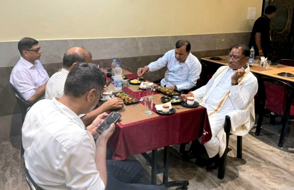 मुख्यमंत्री विष्णुदेव साय ने सिमगा मे ढाबा में किया भोजन, स्थानीय लोगों से की आत्मीय बातचीत .. Kshiti Technologies मुख्यमंत्री विष्णुदेव साय ने सिमगा मे ढाबा में किया भोजन, स्थानीय लोगों से की आत्मीय बातचीत .. Kshiti Technologies