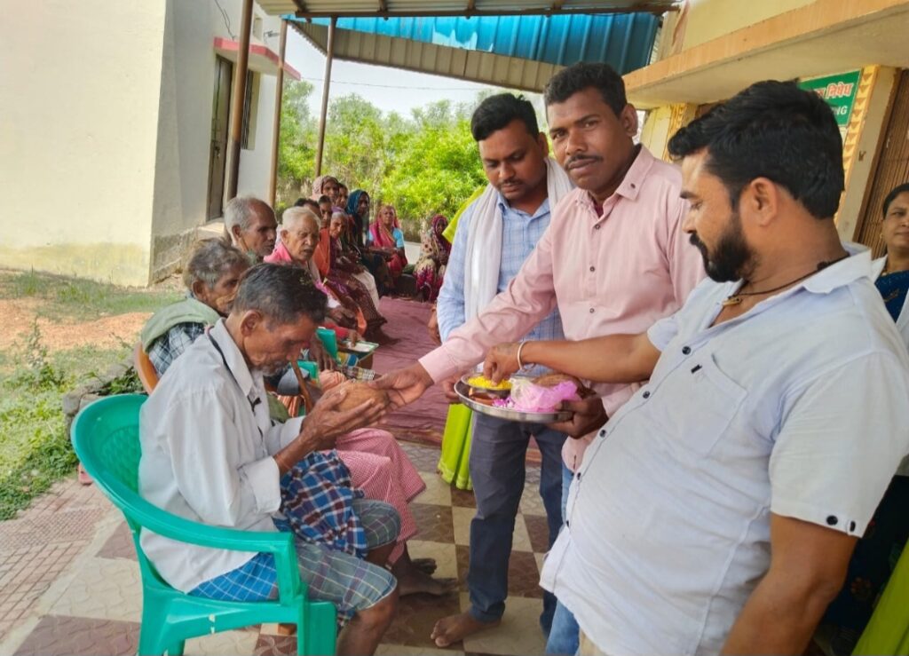 हमारे बुजुर्ग हमारी धरोहर थीम पर मनाया गया दाई बबा दिवस .. Kshiti Technologies हमारे बुजुर्ग हमारी धरोहर थीम पर मनाया गया दाई बबा दिवस .. Kshiti Technologies