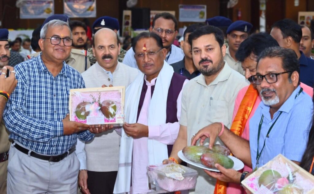 आम की खेती किसानों की आय बढ़ाने का प्रभावी साधन: मुख्यमंत्री विष्णु देव साय .. Kshiti Technologies आम की खेती किसानों की आय बढ़ाने का प्रभावी साधन: मुख्यमंत्री विष्णु देव साय .. Kshiti Technologies