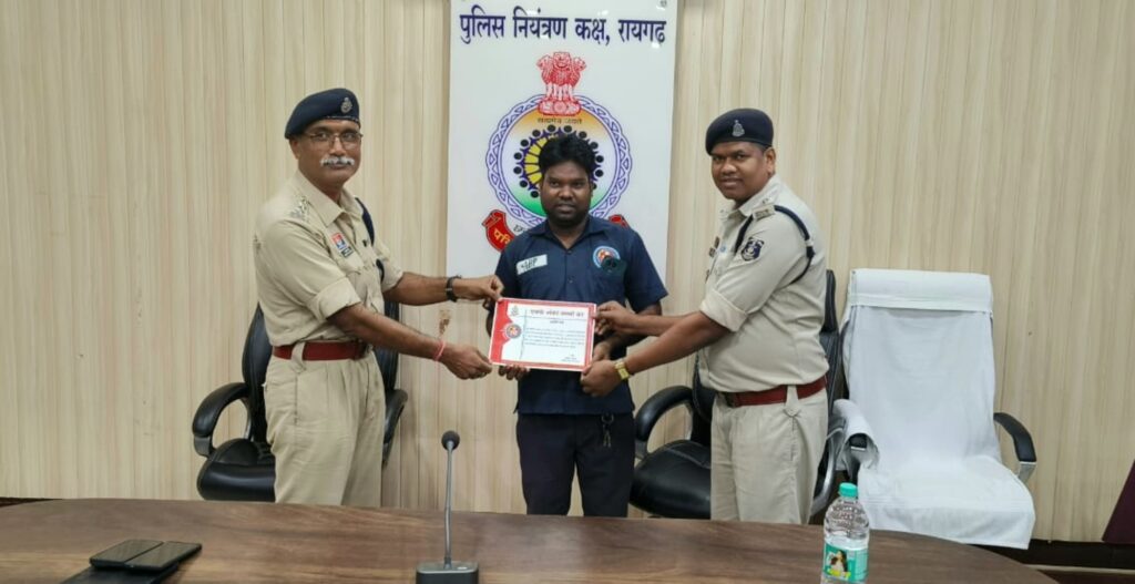 डायल 112 की समीक्षा बैठक : रिस्पांस टाइम में कॉलर की मदद करने के निर्देश, उल्लेखनीय कार्य करने वाले स्टाफ को मिला प्रशस्ति पत्र .. Kshiti Technologies डायल 112 की समीक्षा बैठक : रिस्पांस टाइम में कॉलर की मदद करने के निर्देश, उल्लेखनीय कार्य करने वाले स्टाफ को मिला प्रशस्ति पत्र .. Kshiti Technologies